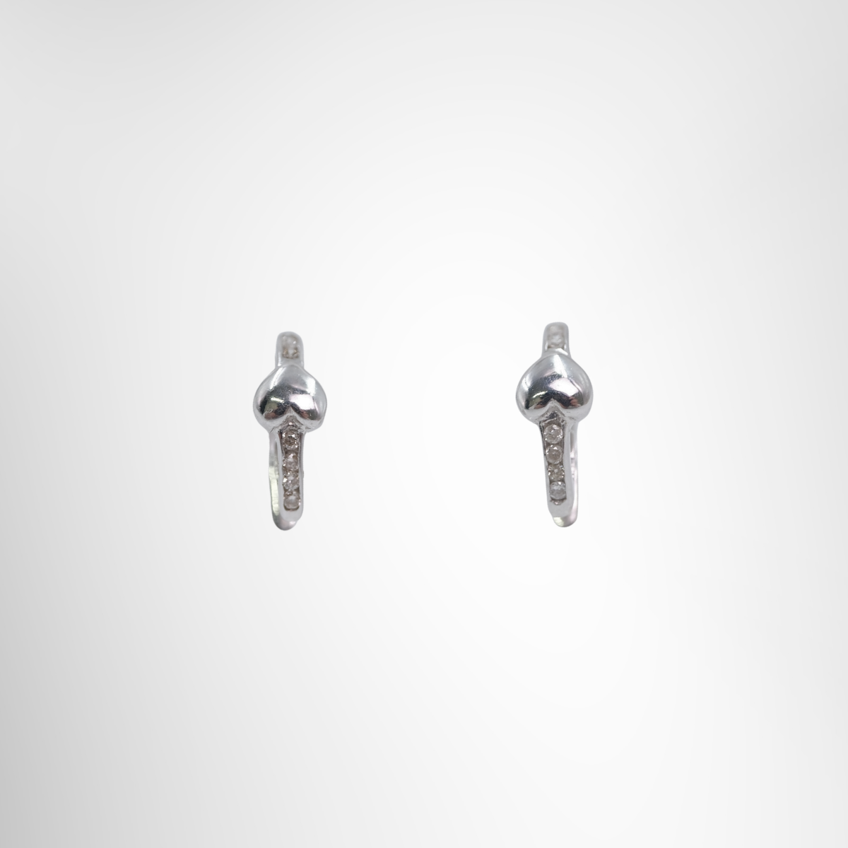 Heart Earring 14R WG 3.73g – Pre-Owned Luxury Brand Accessories – Antonio & Co - Front Page