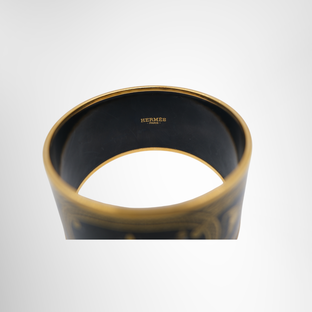 Hermès Grand Apparat Enamel Bangle – Pre-Owned Luxury Jewellery – Antonio & Co –Interior View