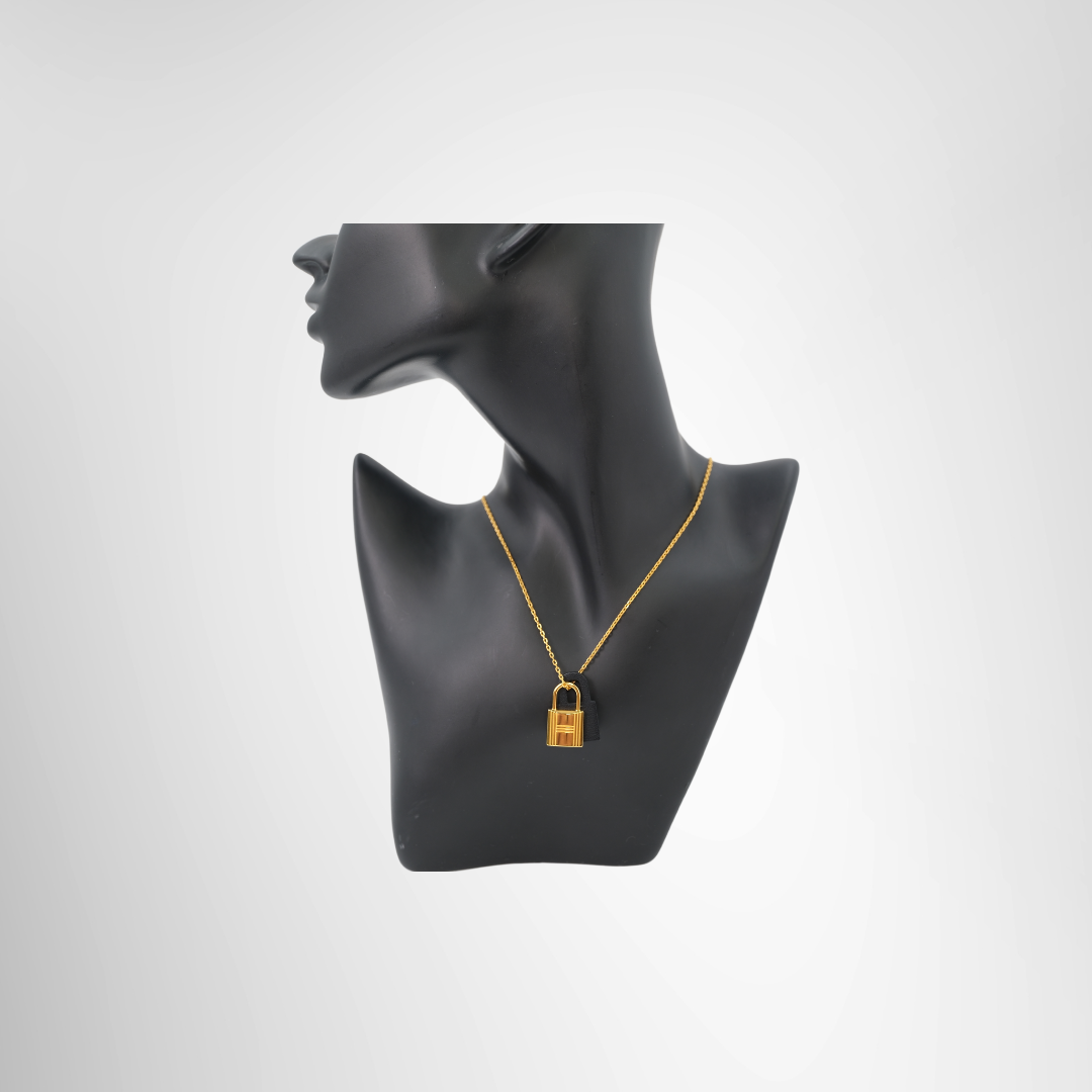 Hermes Preowned Luxury O'Kelly PM Pendant Necklace in Noir Swift Leather Accessories Chain Lock Worn View - Antonio & Co.