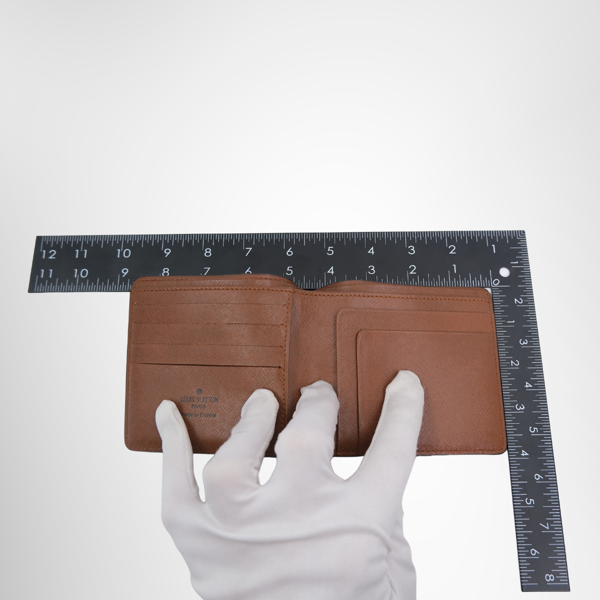 Louis Vuitton Bi-Fold Wallet – Pre-Owned Luxury Brand Wallet – Antonio & Co – Measurement View 3