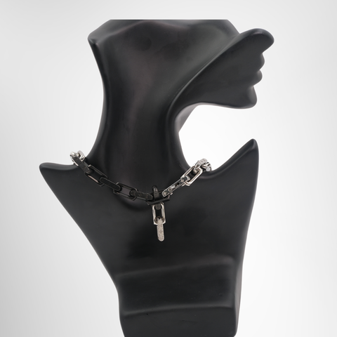 Louis Vuitton Monogram Chain Necklace – Pre-Owned Luxury Brand Jewelry – Antonio & Co Back View