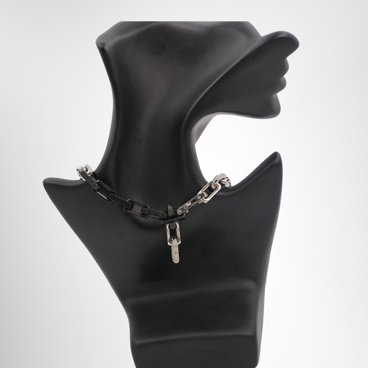 Louis Vuitton Monogram Chain Necklace – Pre-Owned Luxury Brand Jewelry – Antonio & Co Back View