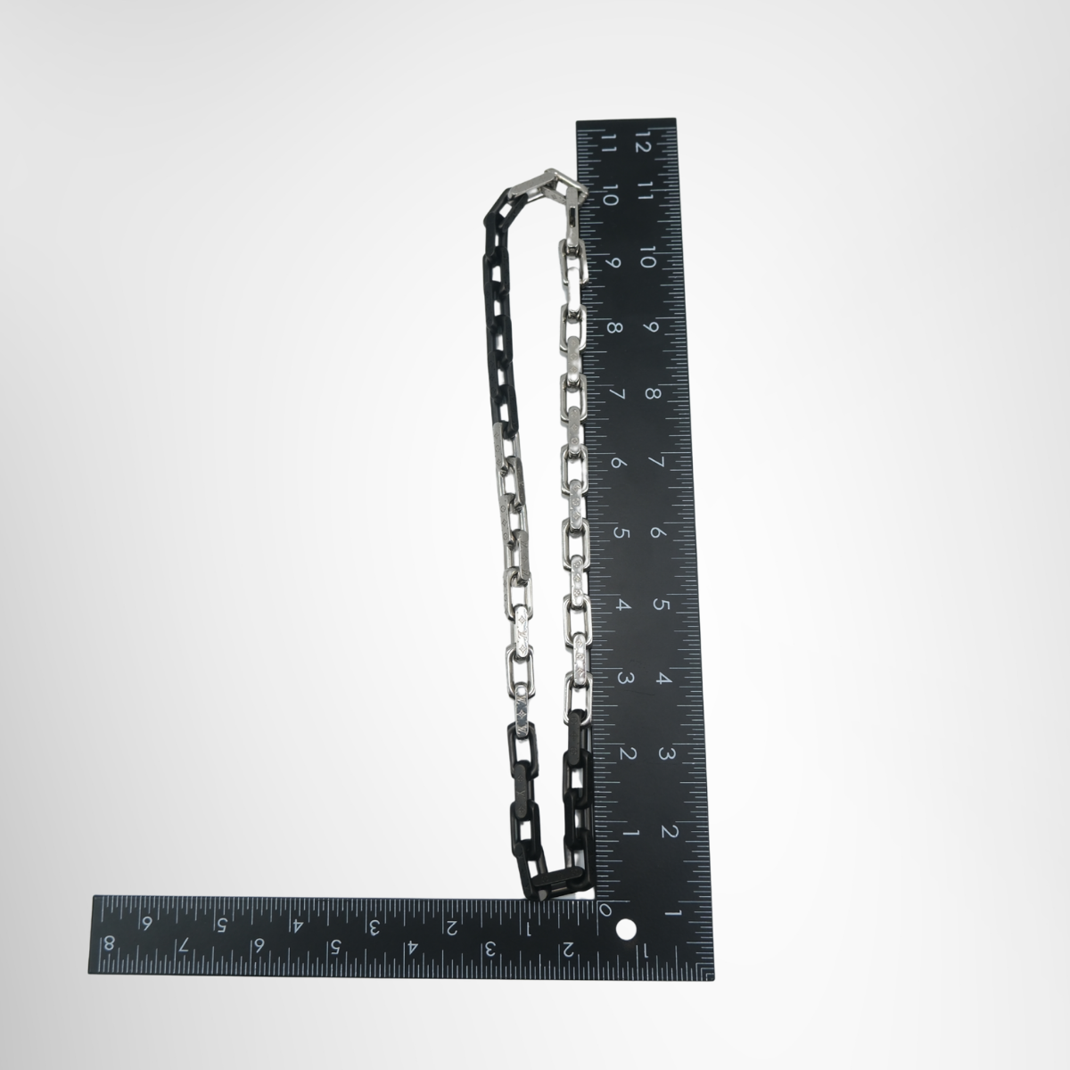 Louis Vuitton Monogram Chain Necklace – Pre-Owned Luxury Brand Jewelry – Antonio & Co Mesurement