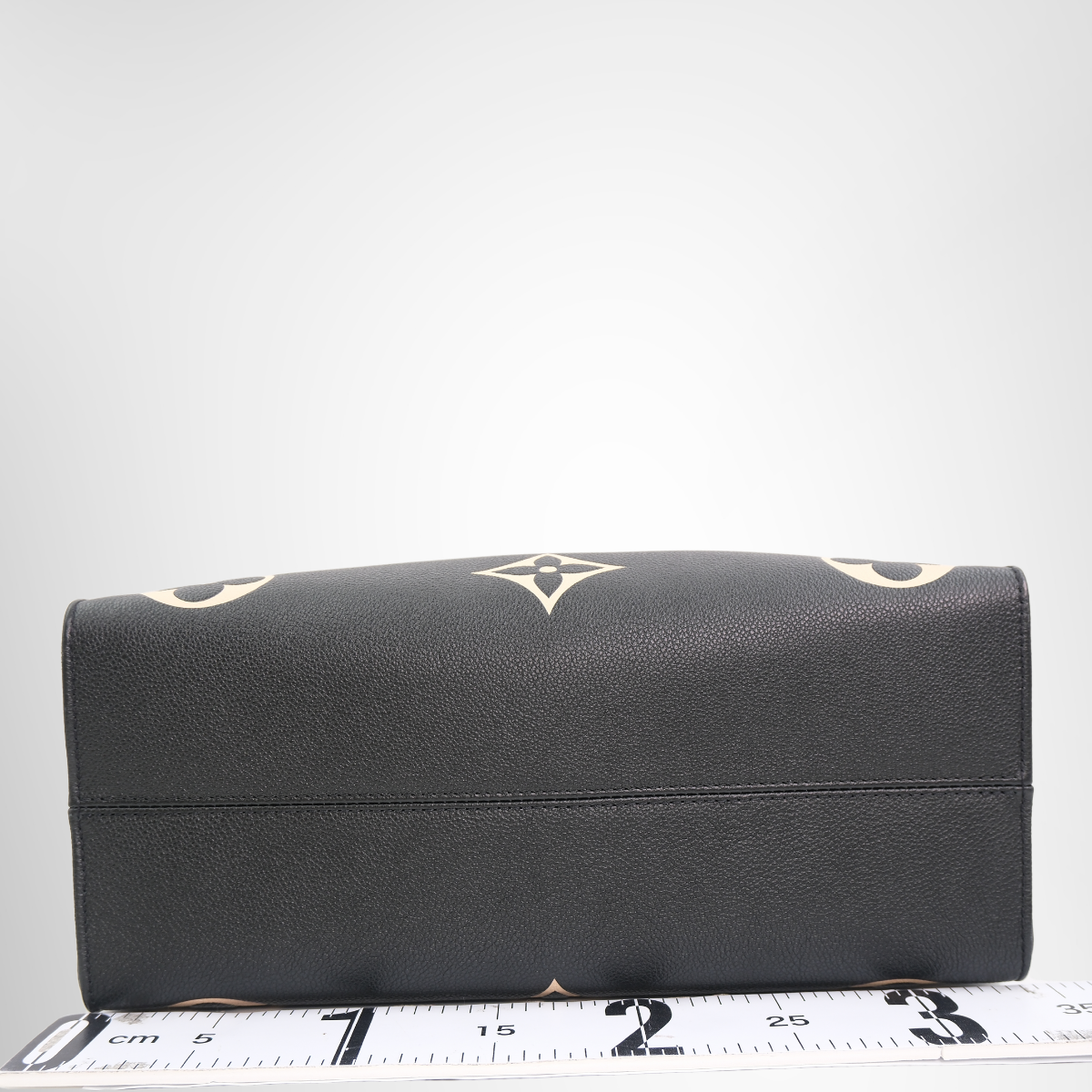 Louis Vuitton On the Go MM Ampland | Pre-Owned – Antonio & Co-Bottom-View