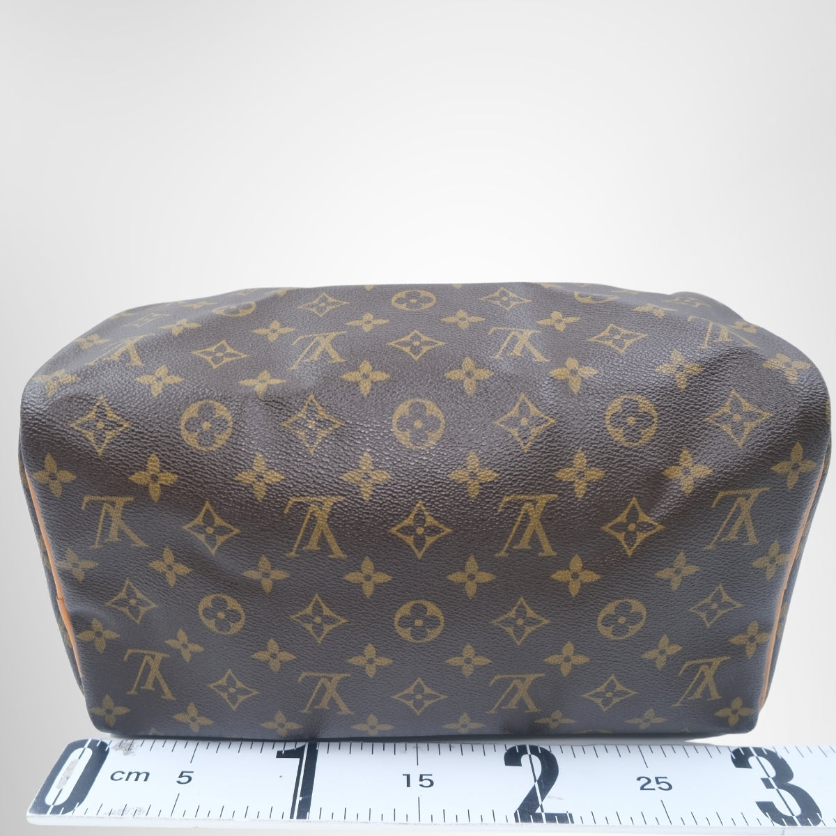  Louis Vuitton Speedy 30 – Pre-Owned Luxury Brand Bags – Antonio & Co  Bottom View 