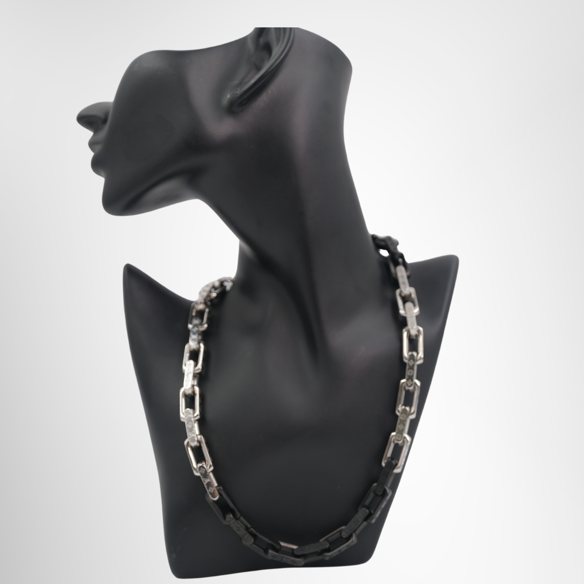 Louis Vuitton Monogram Chain Necklace – Pre-Owned Luxury Brand Jewelry – Antonio & Co Front Page