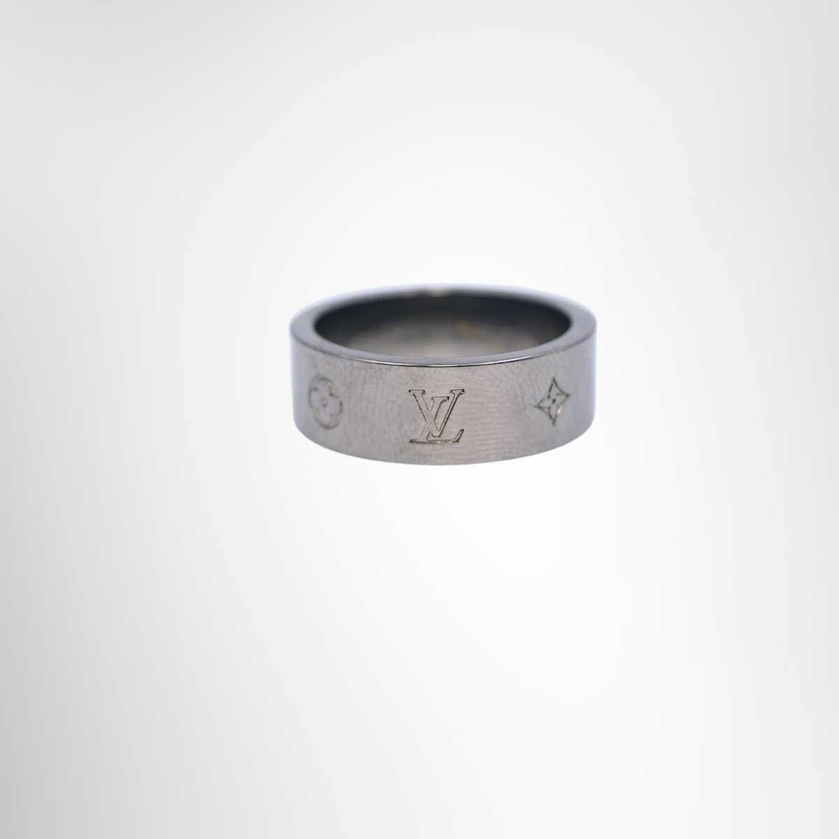 Louis Vuitton Mosaic Thin Ring – Pre-Owned Luxury Brand Accessories – Antonio & Co – Front Page