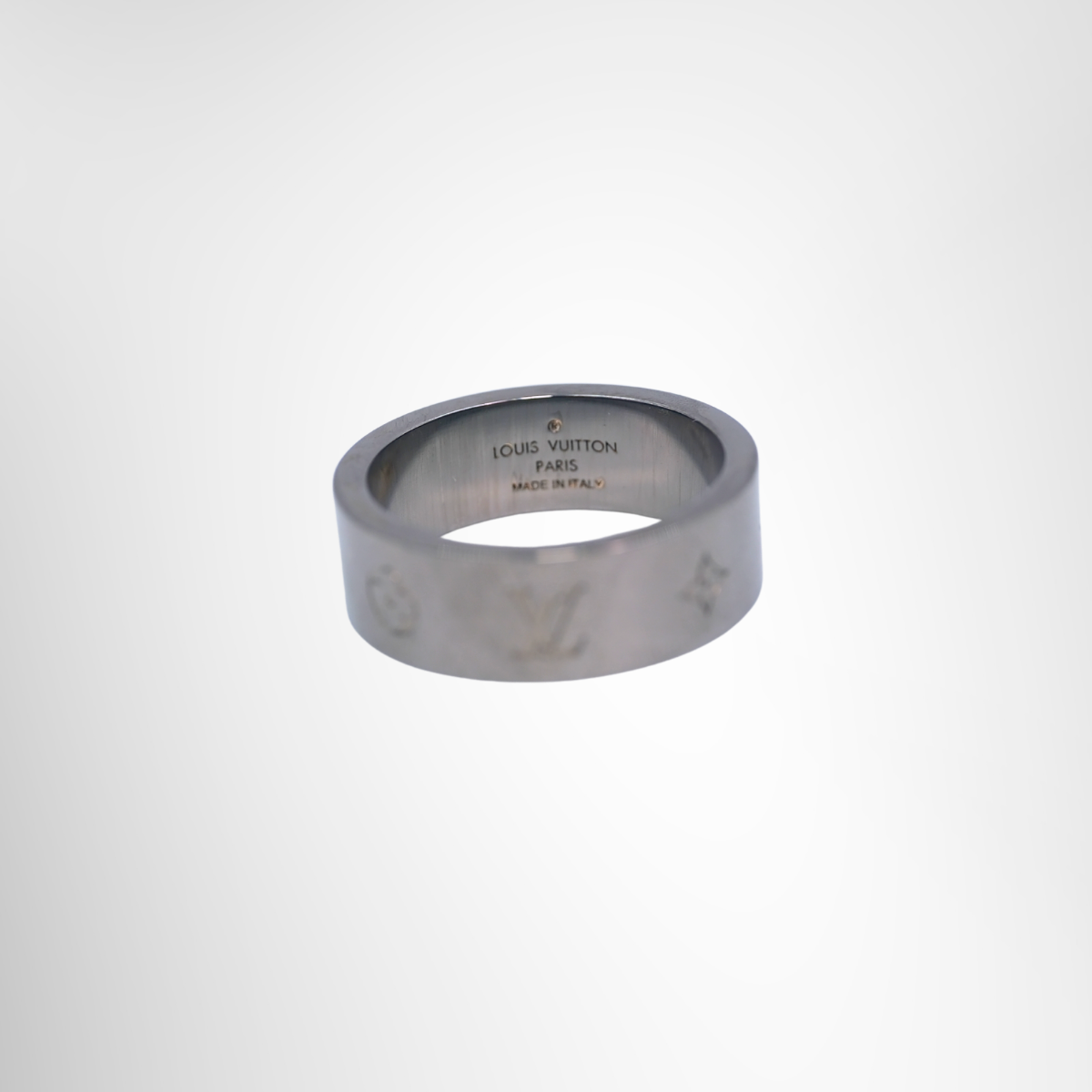 Louis Vuitton Mosaic Thin Ring – Pre-Owned Luxury Brand Accessories – Antonio & Co – Interior View