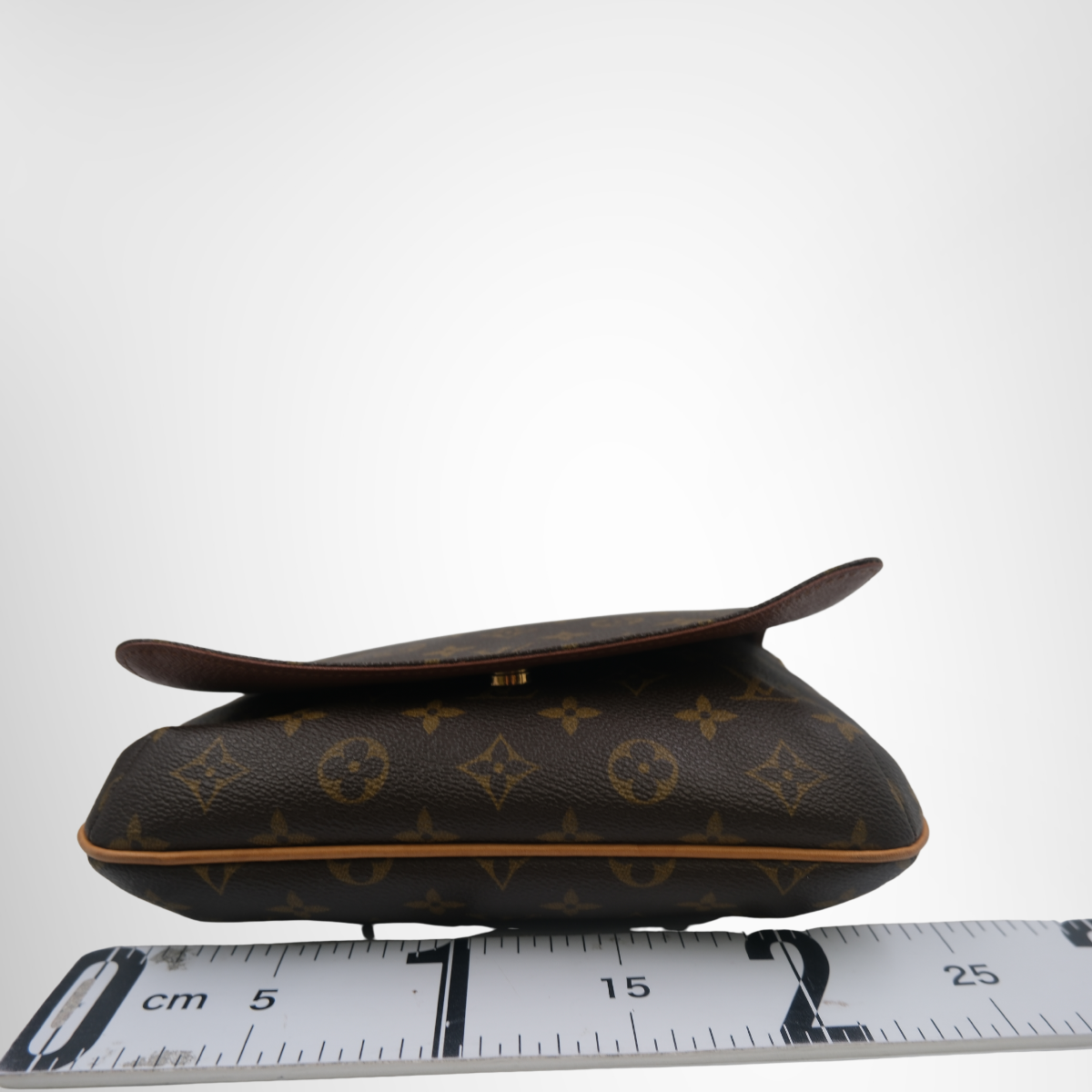 Louis Vuitton Monogram Musette Tango Shoulder Bag – Pre-Owned Luxury Brand Bags – Antonio & Co Bottom View