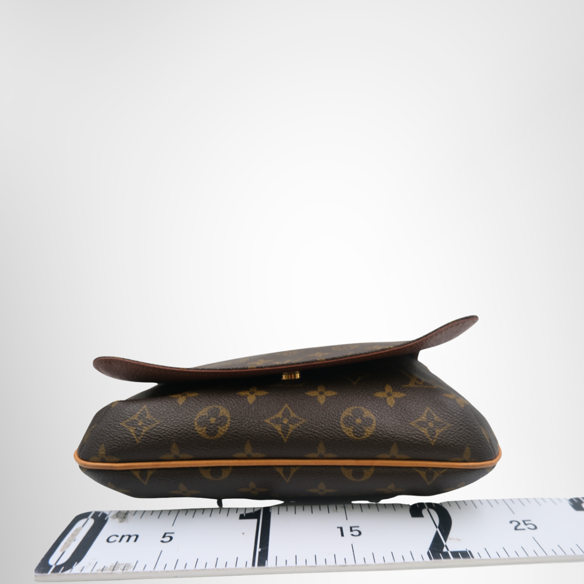 Louis Vuitton Monogram Musette Tango Shoulder Bag – Pre-Owned Luxury Brand Bags – Antonio &amp; Co Bottom View