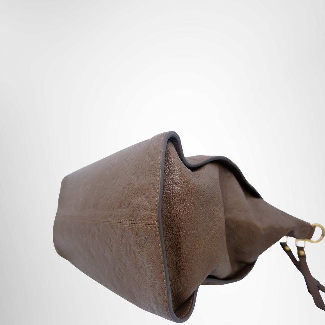 Louis Vuitton Preowned Luxury Luminous PM Bag Bottom Side View2 - Antonio & Co.