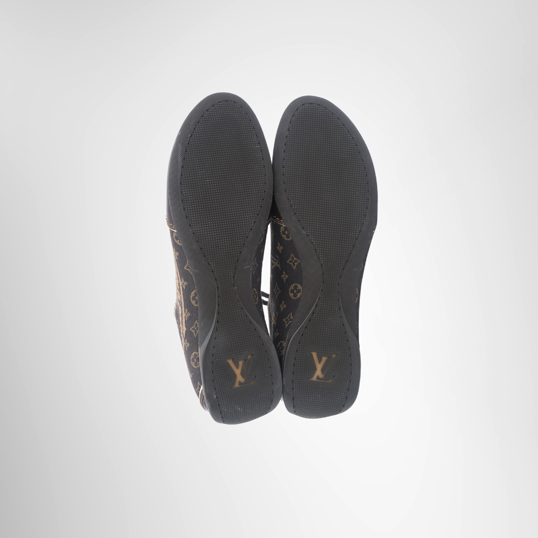 Louis Vuitton Preowned Luxury Monogram Mini Sneakers Bottom View