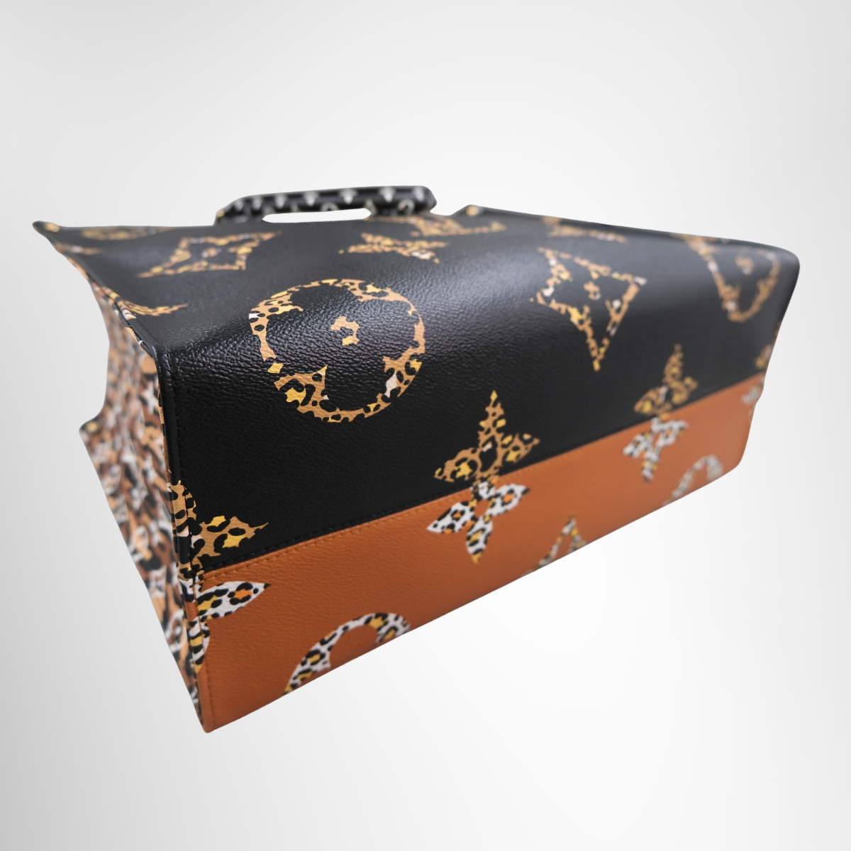 Louis Vuitton OnTheGo GM Monogram Jungle Limited Edition Tote Bag