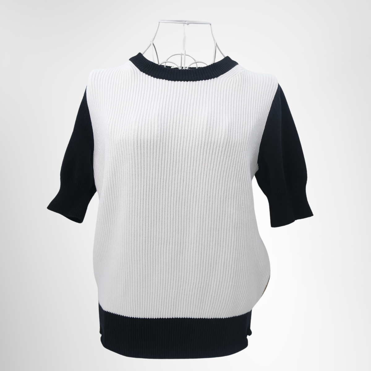 Max Mara Corolla Color Block Ribbed Cotton Blend Sweater – Pre-Owned Luxury Apparel – Antonio & Co Front Page