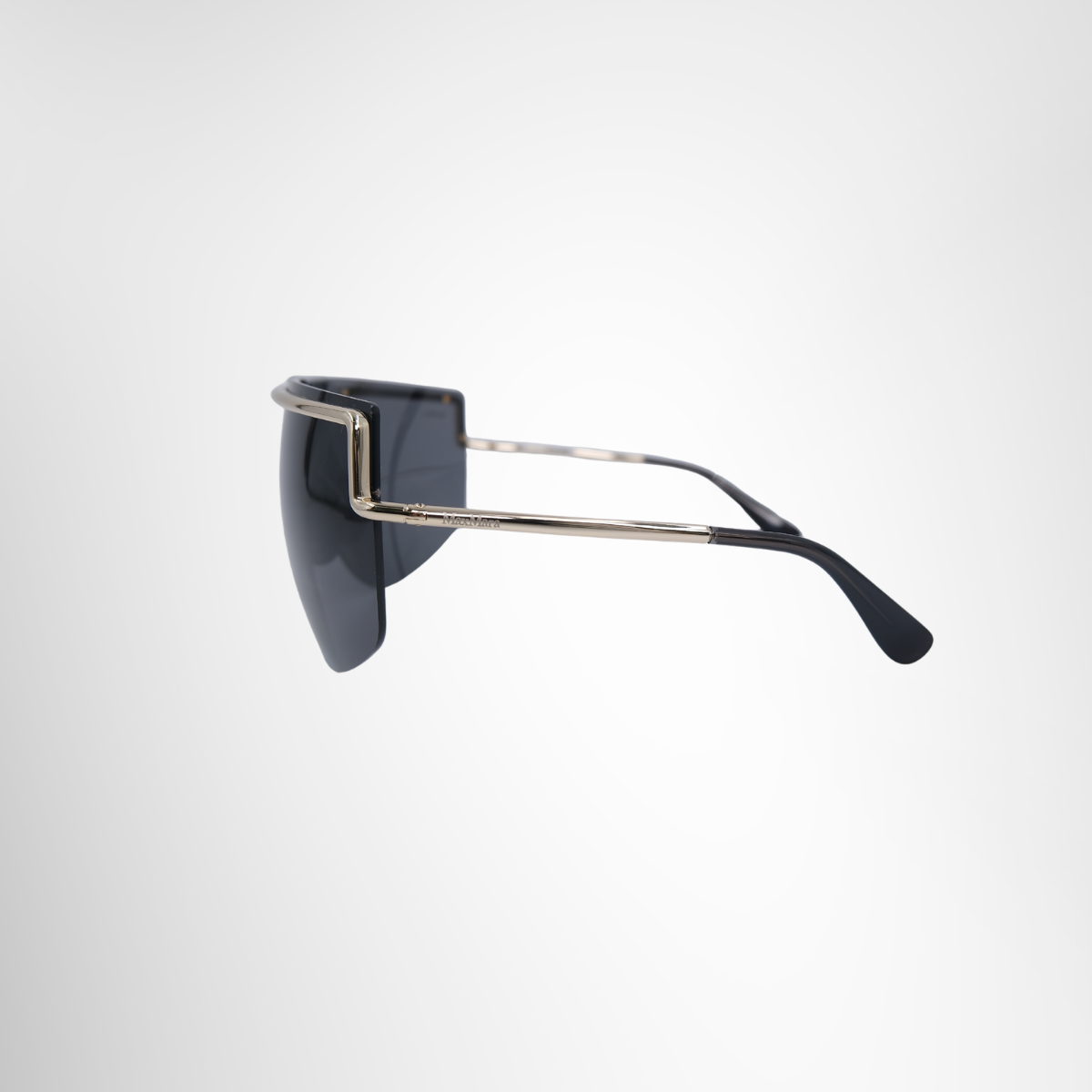 Max Mara Pilot Frame Sunglasses – Pre-Owned Luxury Eyewear – Antonio & Co – Exterior side View
