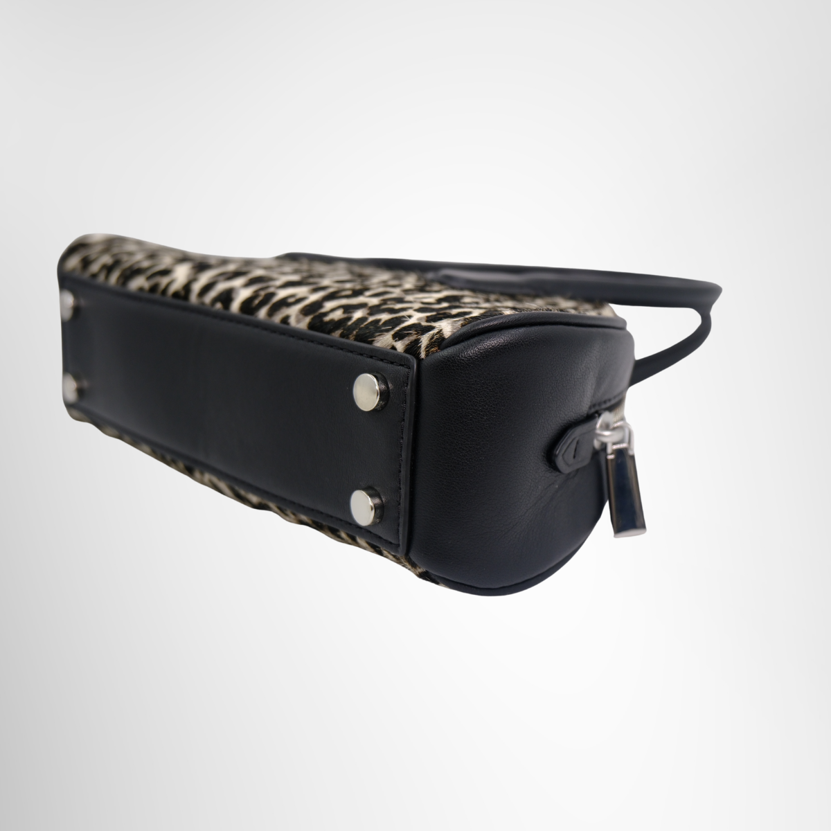 Michael Kors Preowned Luxury Shoulder Bag Black - Antonio & Co. Bottom Side View2
