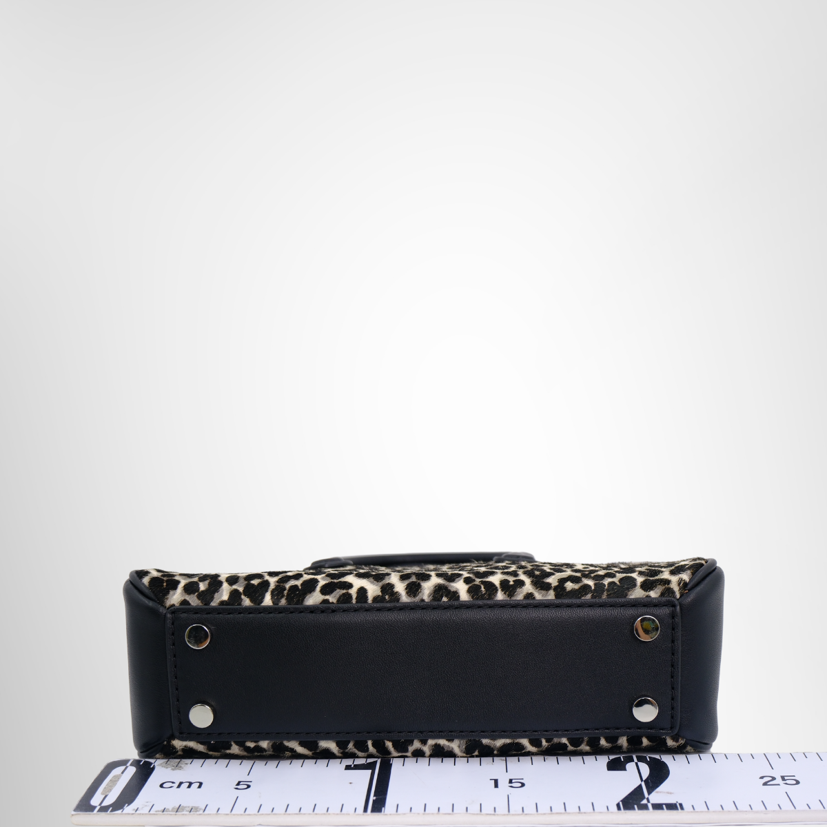Michael Kors Preowned Luxury Shoulder Bag Black - Antonio & Co. Bottom View