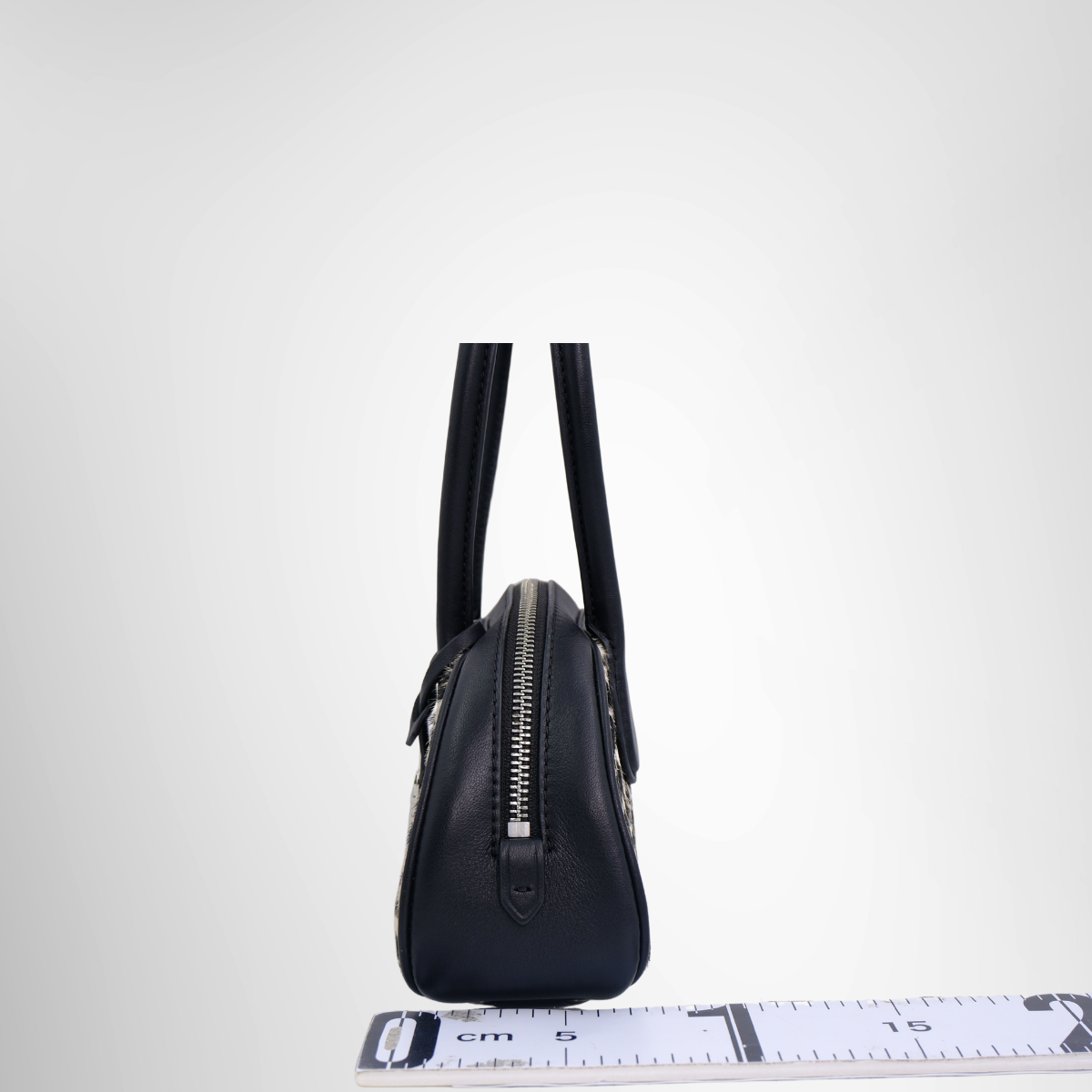 Michael Kors Preowned Luxury Shoulder Bag Black - Antonio & Co. Side View