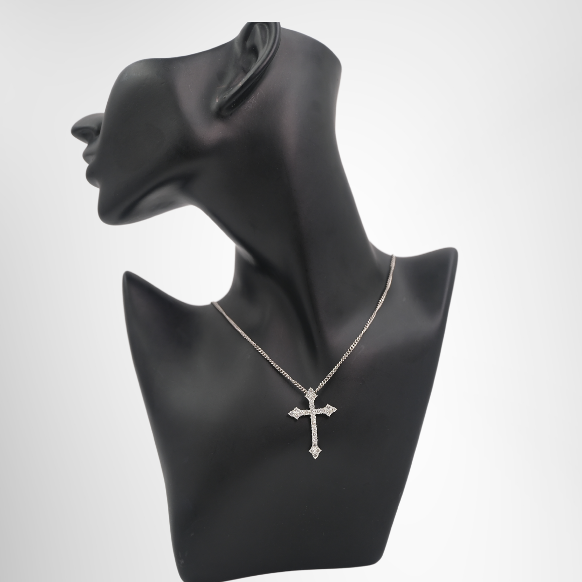 Natural Diamond Round Brilliant Cut Pt900/Pt850 Cross Necklace – Pre-Owned Luxury Brand Accessories – Antonio & Co Front Page