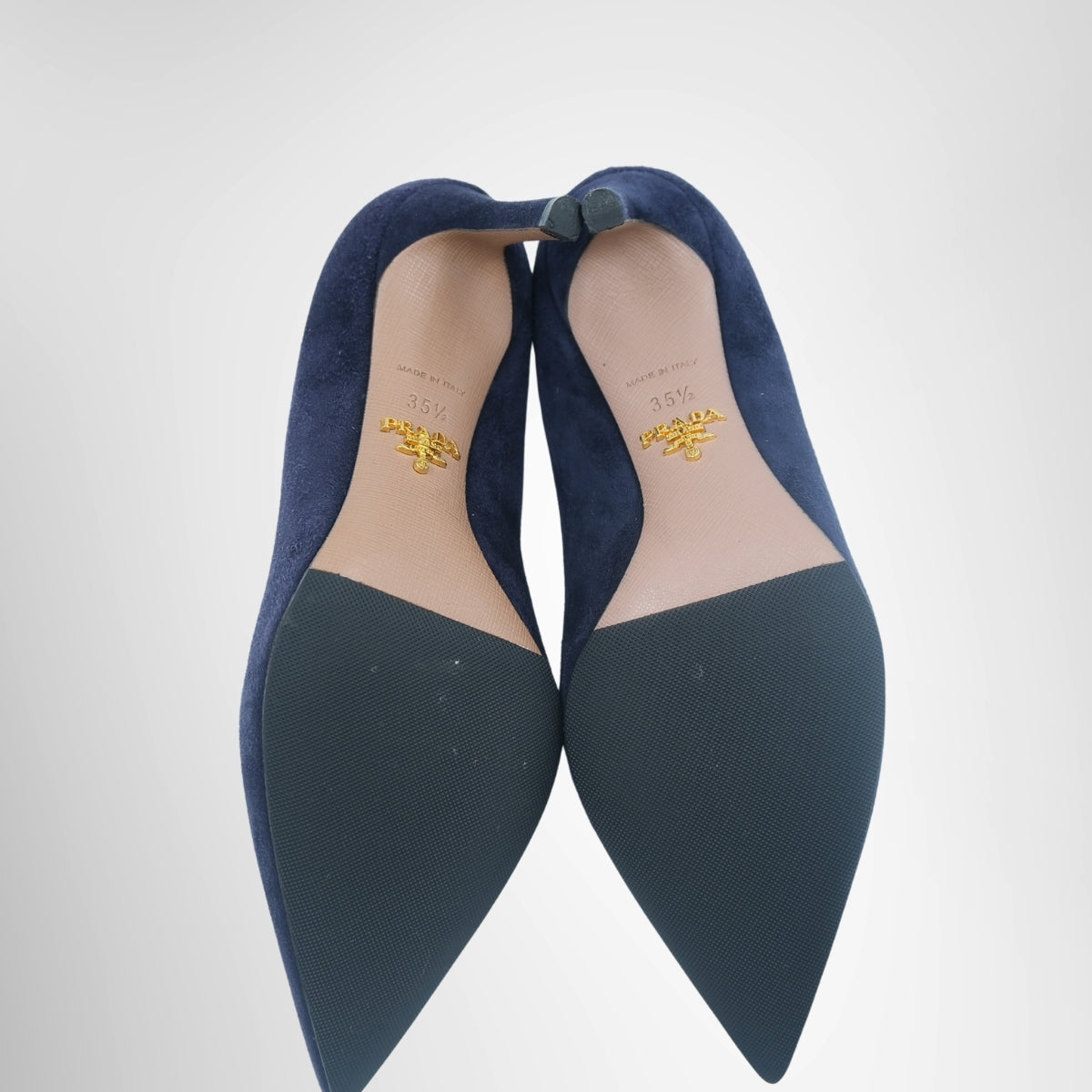 Prada Suede Pointy Toe Pumps – Pre-Owned Luxury Brand Shoes – Antonio & Co Soles View 