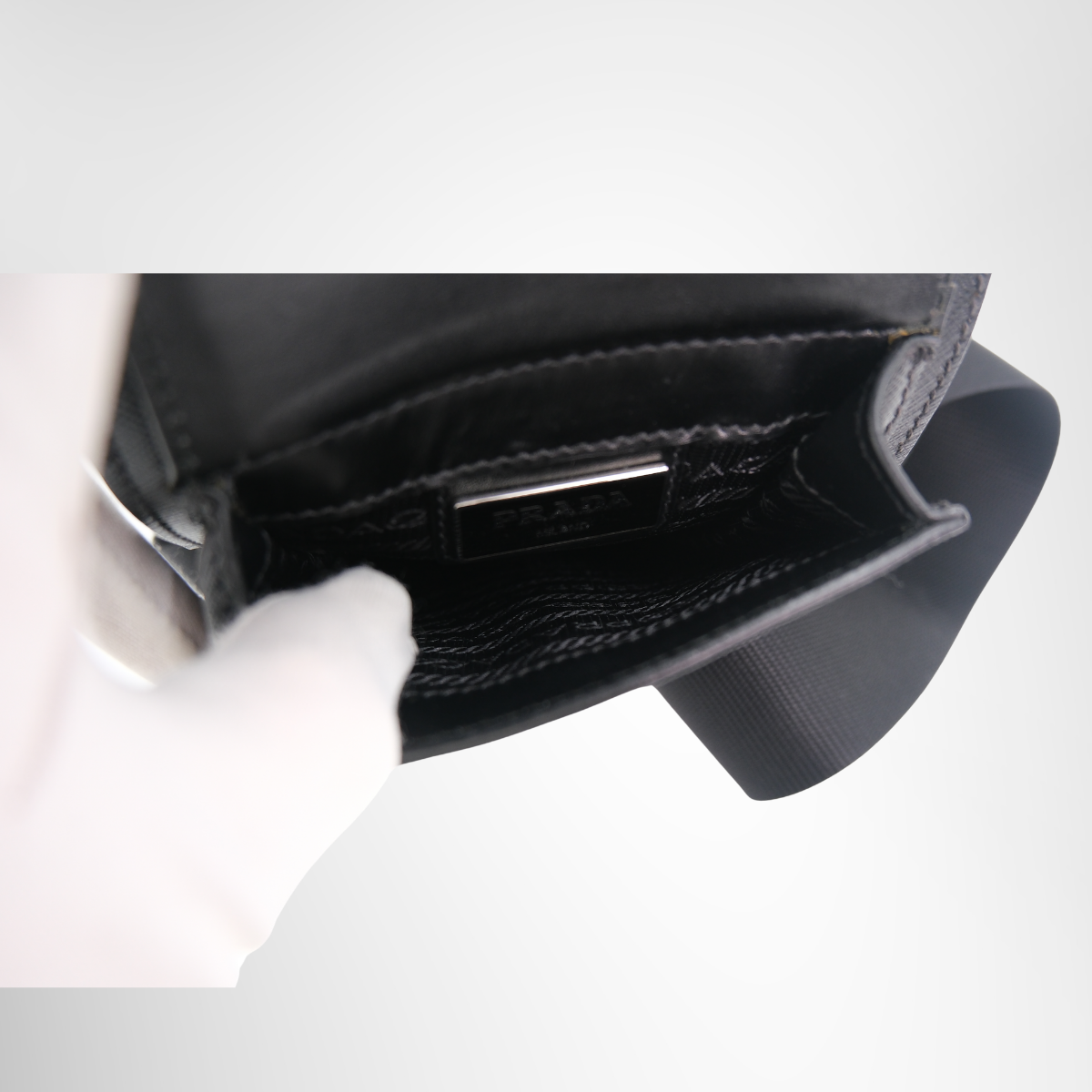 Prada Saffiano Leather Crossbody Bag – Pre-Owned Luxury Brand Bag – Antonio & Co – Interior View 2