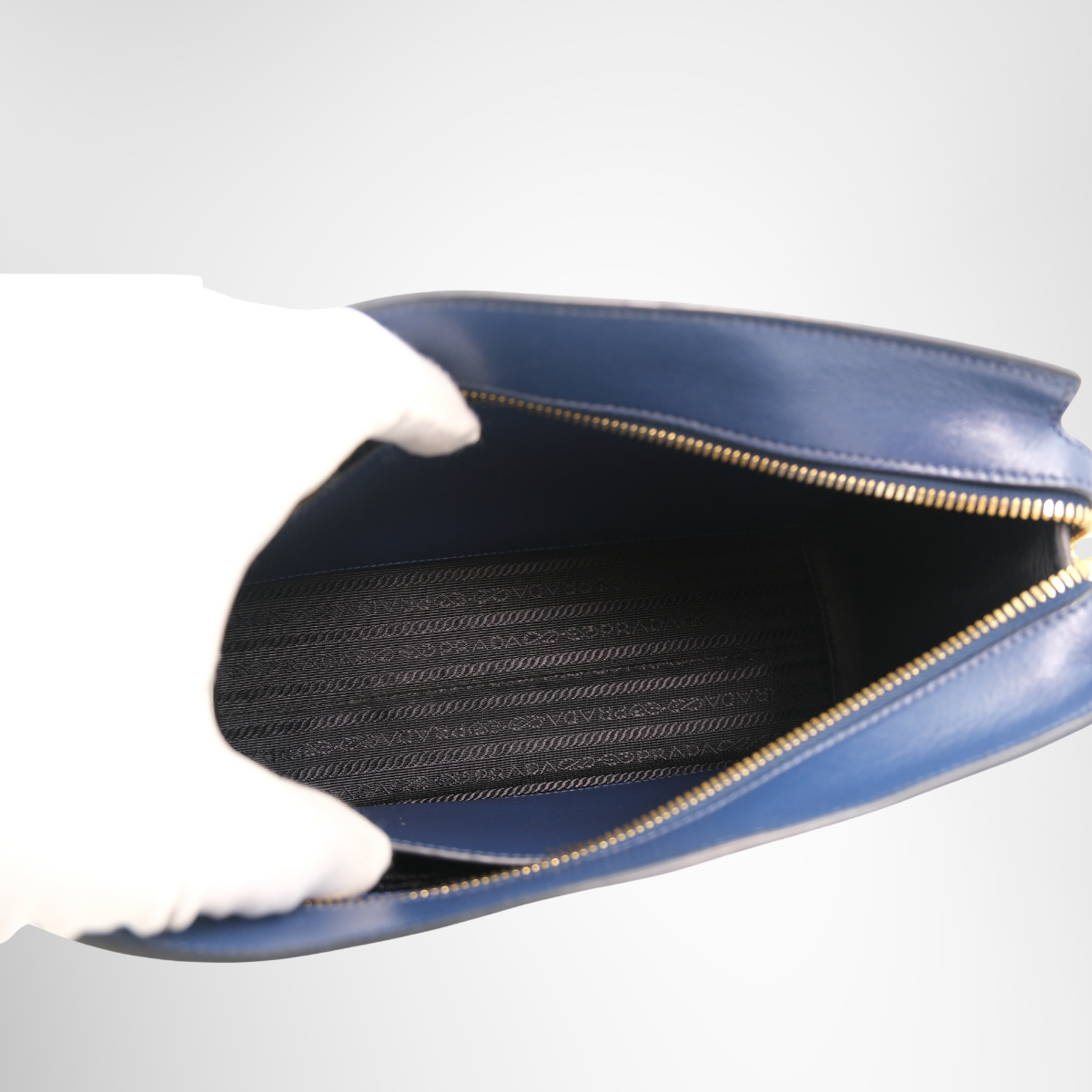 Prada Saffiano & Soft Calf Shoulder Bag – Pre-Owned Luxury Brand Bag – Antonio & Co – Interior View