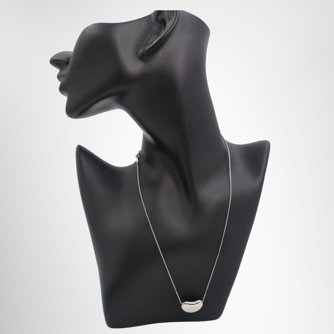 Tiffany & Co. Elsa Peretti Bean Pendant in Sterling Silver – Pre-Owned Luxury Jewellery – Antonio & Co – Front Page