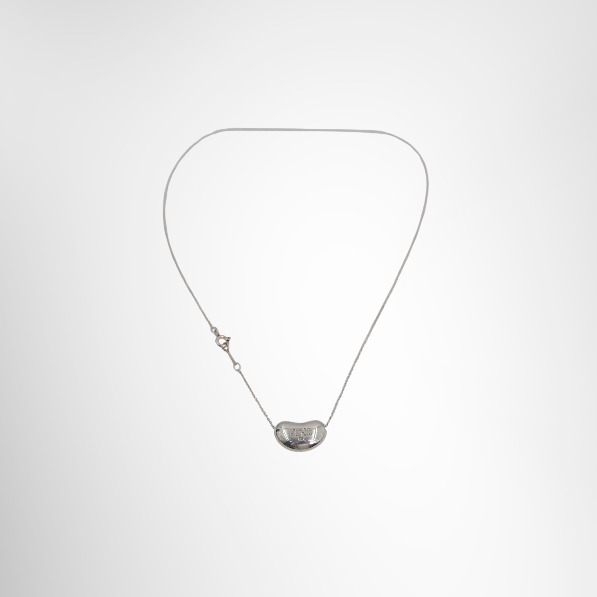 Tiffany & Co. Elsa Peretti Bean Pendant in Sterling Silver – Pre-Owned Luxury Jewellery – Antonio & Co –Front view