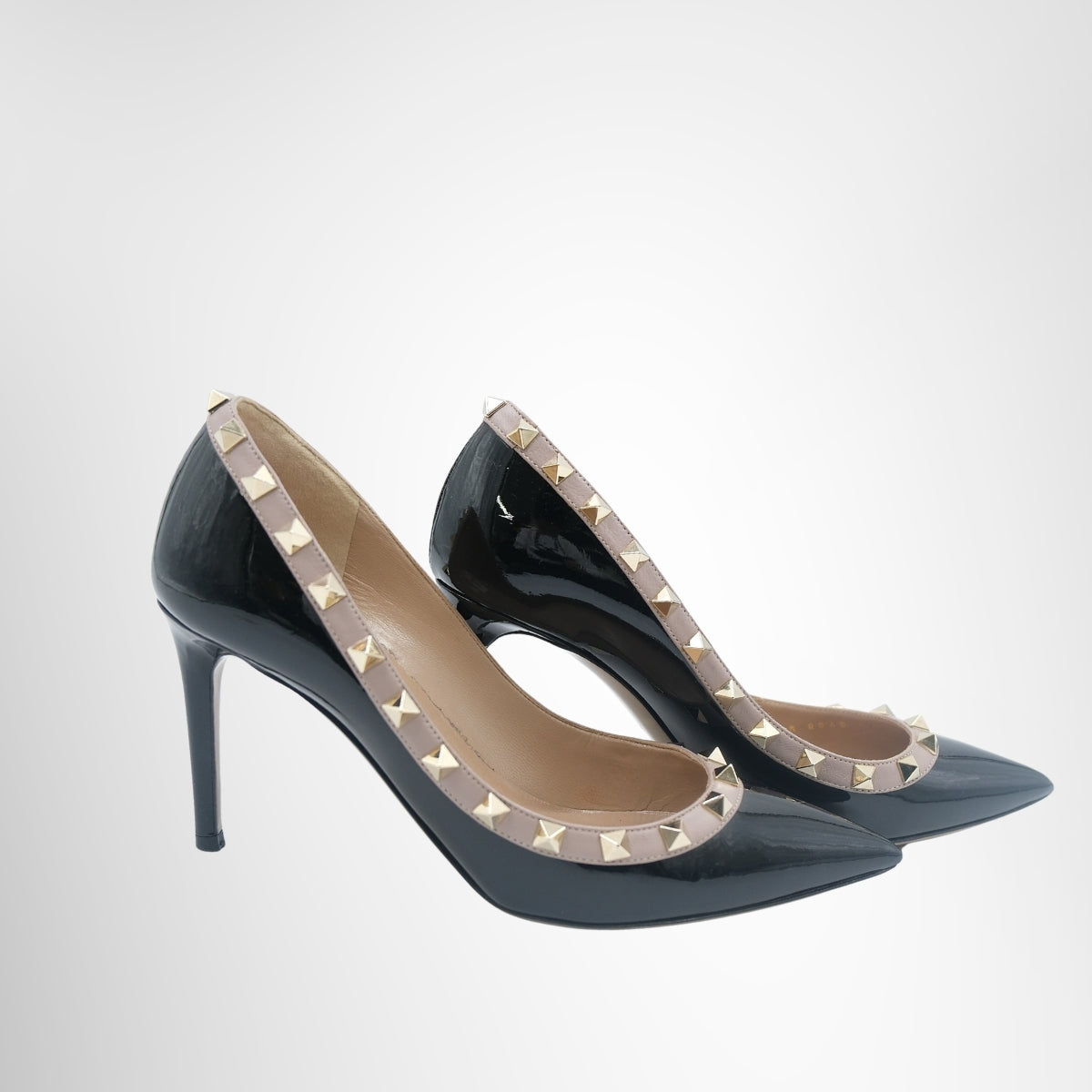 Valentino Garavani Patent Rockstud Pump – Pre-Owned Luxury Brand Shoes – Antonio & Co Side VIew 