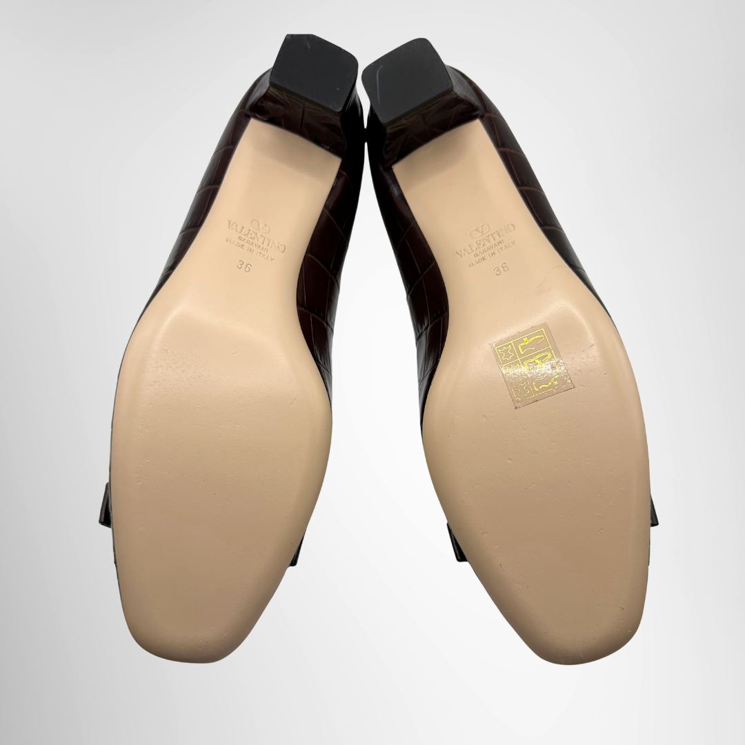 Valentino Preowned Luxury Shoes Bowow Décolleté 45 Croc-Effect Leather Pumps Bottom View